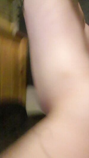 This is my first attempt at any analplay and my first nude ever technically so...welp...gonna be interesting :/
