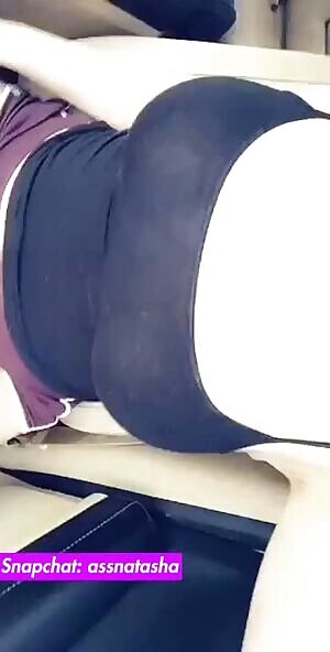 I have a public flashing fetish 🤭 sometimes I just imagine how a stranger comes and just fuck me as hard as he can and then we both leave without saying a word