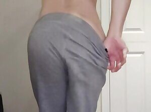 Spreading it WIDE for your FAT cock😈