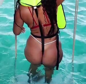 Views 👀👙