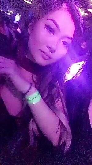 😘