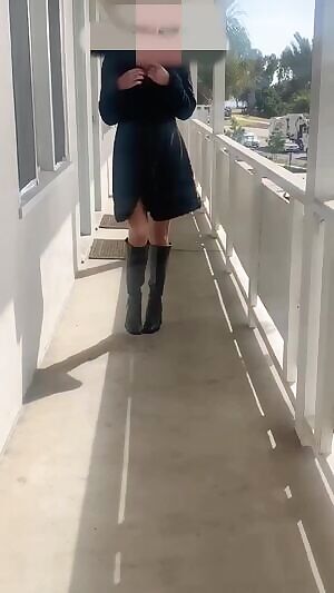 I want a girl with a NO shirt & a longggg jacket 🍰