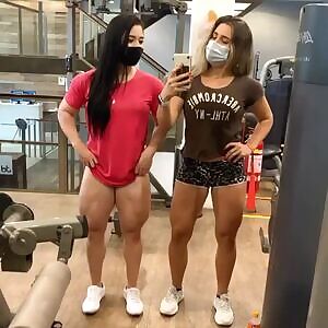 @vicmartinelli_ is on the left