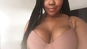 It’s titty tuesday y’all 💋✨