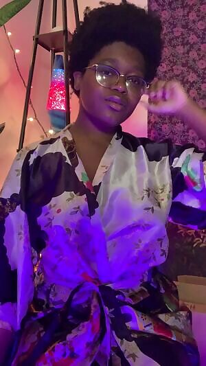 Just trying to to distract you rom my post nap fro 💜