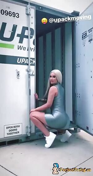 Finally some more Iggy ass shots:)