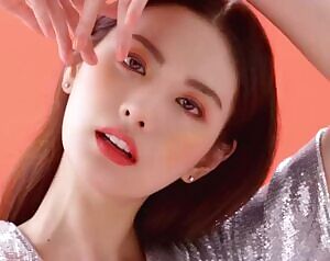 Nana eye contact