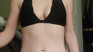 Itty bitty titty reveal AND drop 😙