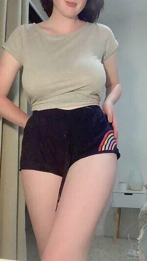 Possibly the best titty drop I’ve ever seen on reddit