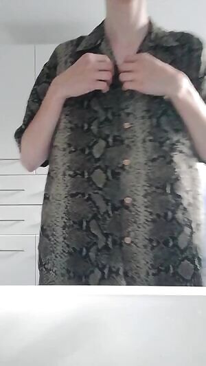 Undressing for you lovelies