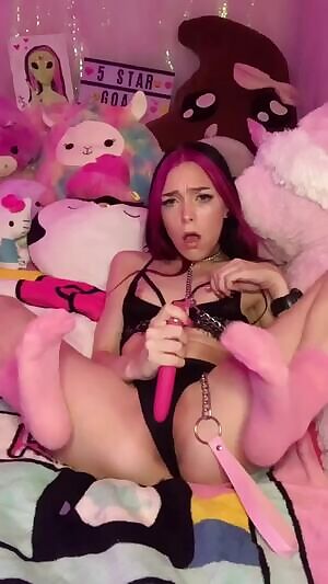 playing w my lil tiny tiddies while i cum