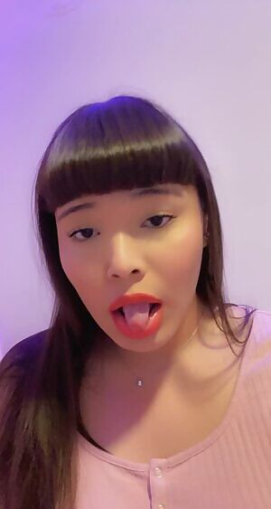 Sword fight anyone?😋