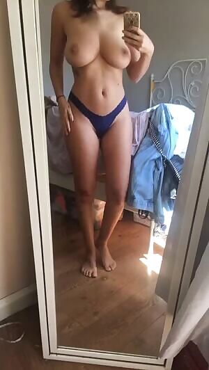 Why is she so hot look at those boobs🍑🔥🤤
