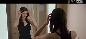 Even Alexandra Daddario is self-conscious about being out titted by Kate Upton