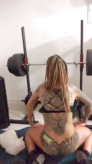 Twerking Hot Ass Dirty On Weight Bench LeOna Latin Queen