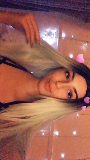 Let's get high and play together! This fetish friendly college teen is around for 420 vanilla and domme sessions. Check out my premium snap to see what other naughty things I get up to! //