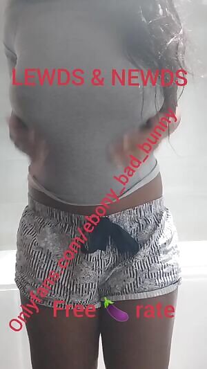 EBONY BAD BUNNY 🚨50% OFF SALE 🚨ree dick rate 🍆 You like what you see? 😜daily posts❤️ sexting❤️ GFE❤️ kink & fetish friendly ❤️link below ⬇️