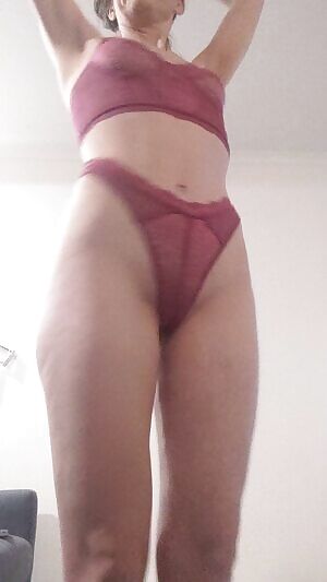 Nothing like a lingerie delivery to brighten your iso day 😍