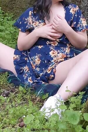 pulling out my tits and rubbing my pussy right off a busy trail! 🤤