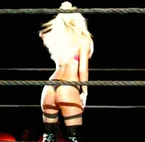 Kelly striptease