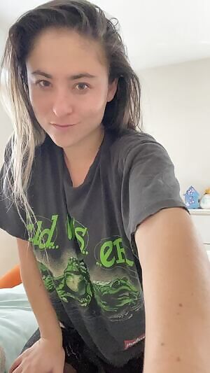 Kinda petite, but am I still worthy of your cum?