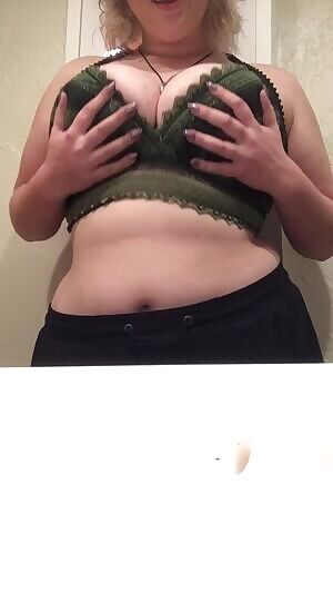 Happy Monday my cuties!! I'm currently on vacation and would loooove to be spoiled while I'm here. Let me share my gorgeous vacation s too!! I also have all of my premade vids ON SALE for 50% off till Wednesday!!!