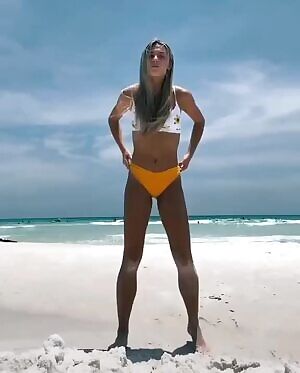 Tight blonde dancer with legs for days