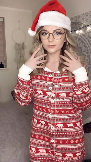Can I be your little Christmas Cracker?.. 🎄😊