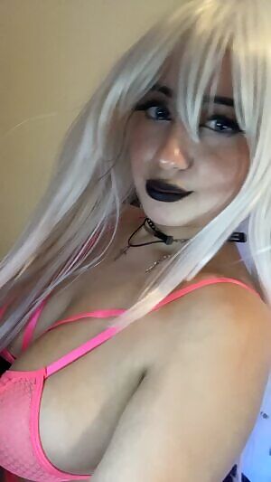 Can goths still wear pink? 😳