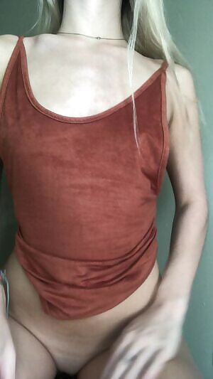 Anyone here like small boobs? 🥺