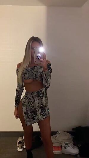 Underboob