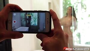 Ava Addams « showers are made to put on a good show, right? » Stepson agrees!