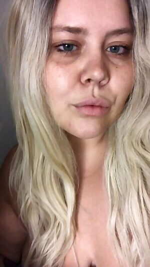 Do you guys still like me even without make up on?🙈