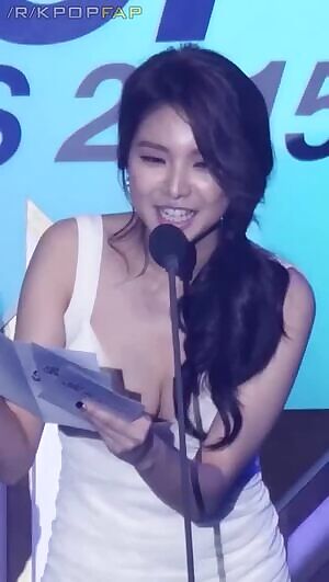 Jei's cleavage