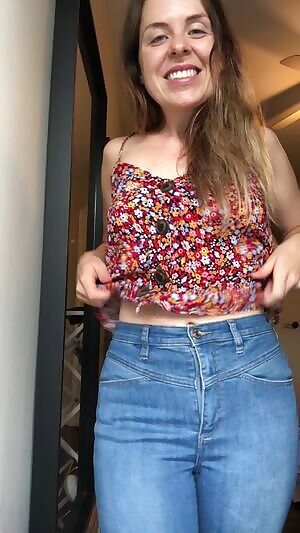 ☀️ Smiles and titties☀️