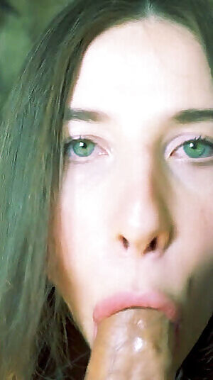 Her hair matches her eyes 😍