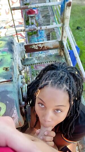 The building was already covered so I painted her face 😈