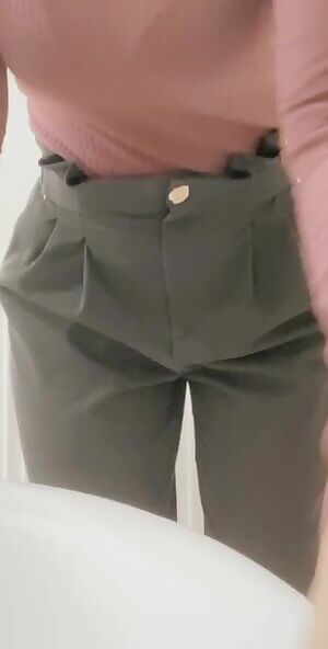 Just your cute and friendly office temp... stopping by to say hello 👋🏼