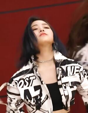 ITZY - Ryujin
