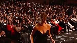 Sofía Vergara's bouncy plots in award show