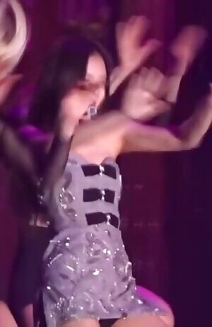 Jennie jiggling away