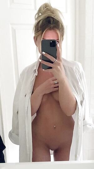 My biology papers state there’s 206 bones in the female body, but i beg to differ.. who’d like to cum and give me one extra 😉💓