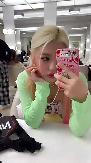 Momoland - Ahin Boobs!!