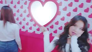 Twice - Dahyun cute kboobs