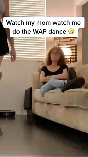 Ryan Satin's hot girlfriend doing the WAP dance