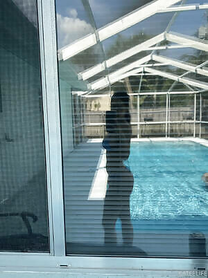 Kateelife poolside mirror pic