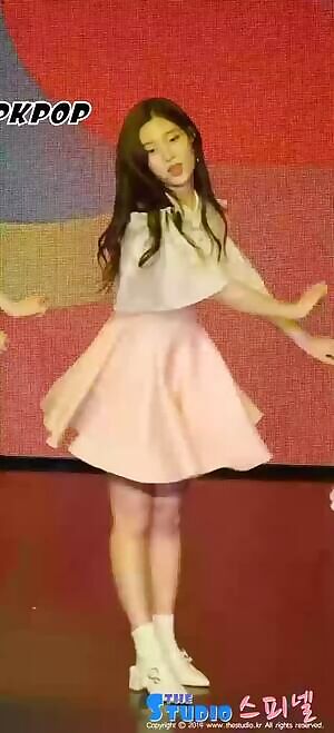 DIA - Chaeyeon shaking it