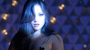 Pom Klementieff In Pigalle, La Nuit