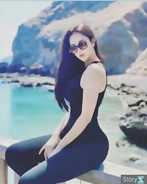 Hot Asian Beauty In An Sea