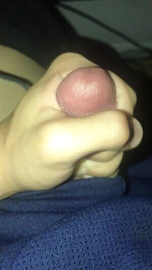 virgin socal boy looking for a girl to take my next cumshot inside her mouth